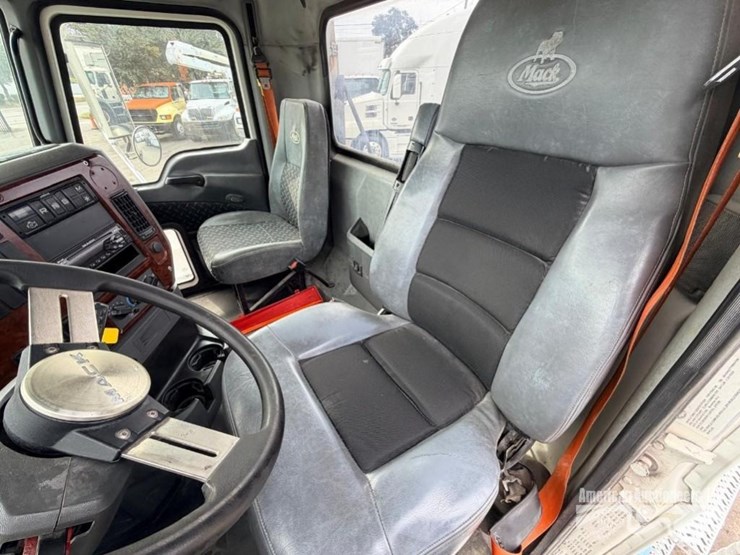 2015-mack-cxu613-truck,-vin-#-1m1aw02y7fm051566-image-8