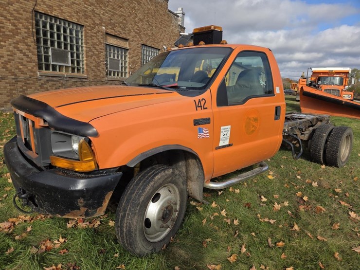 ford-f550-xl-image-1