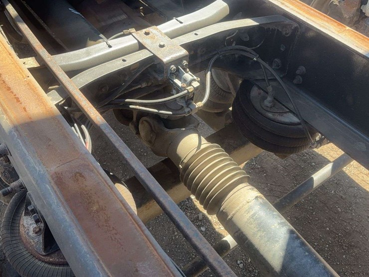 2010-international-lf517-lone-star-dump-truck-image-70