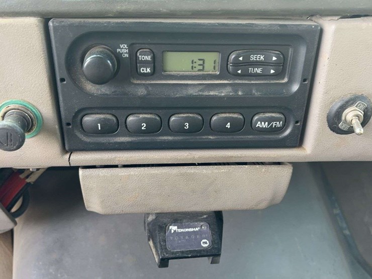 2005-sterling-l8500-image-32