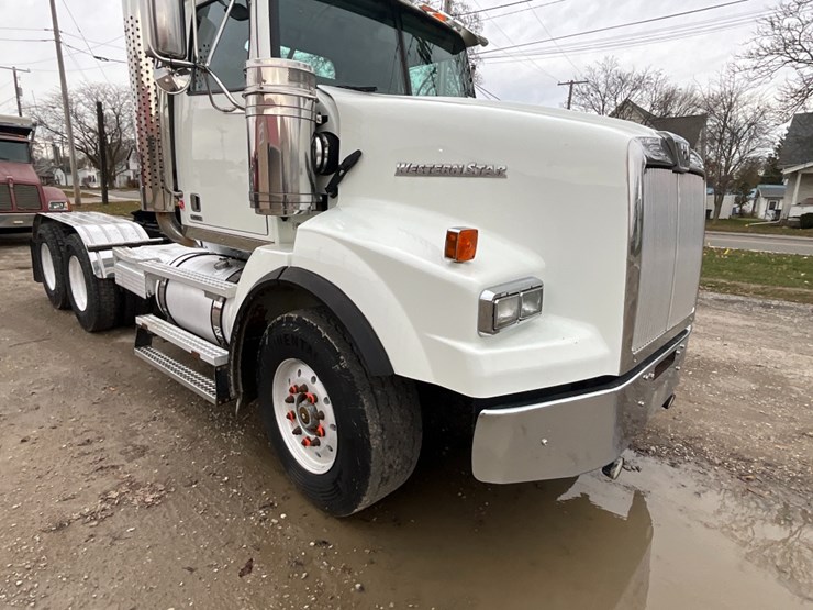 2015-western-star-4900sa-image-5