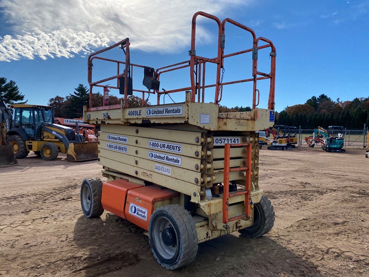 2017-jlg-4069le-image-3