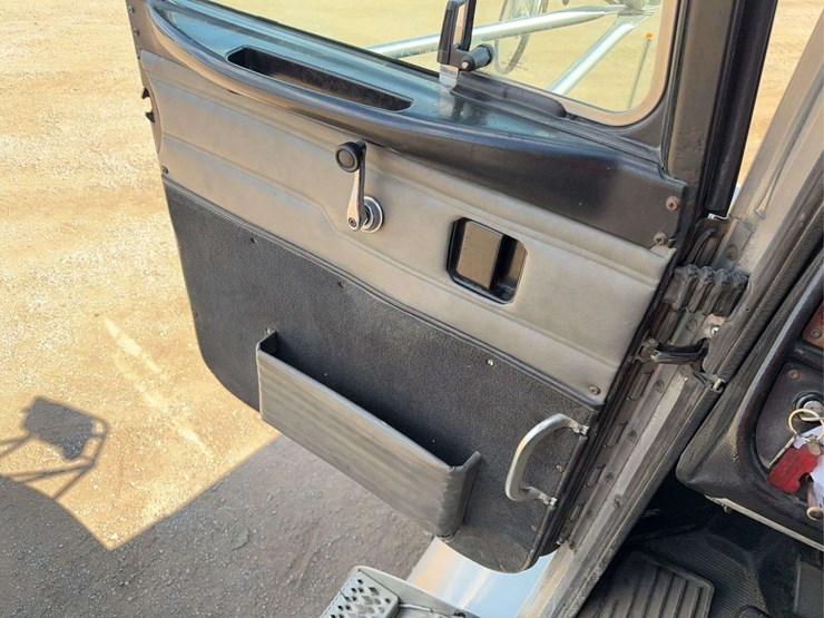 2003-peterbilt-379-image-48