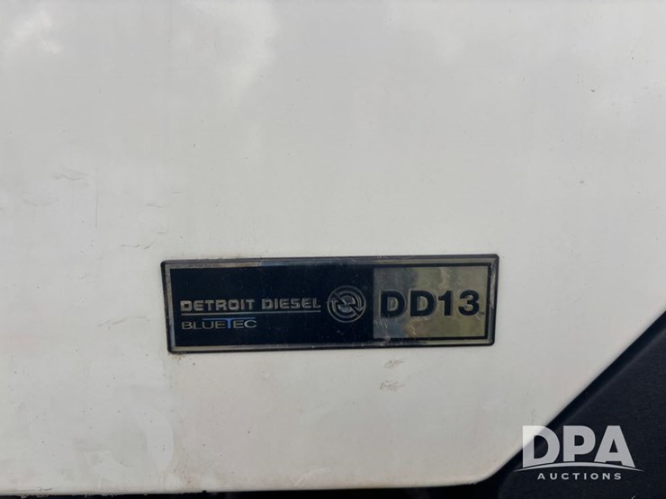 freightliner-114sd-image-34