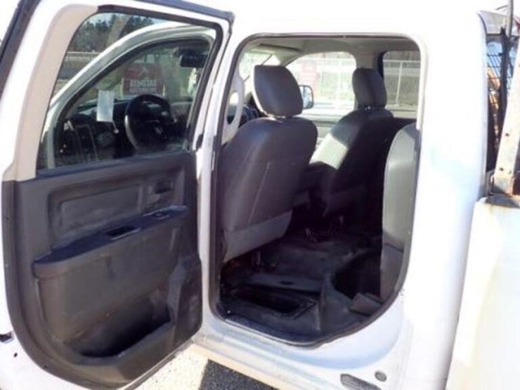 2016-dodge-1500-image-40