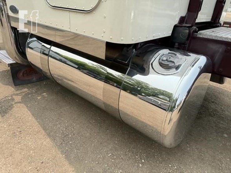 2002-peterbilt-379-image-8