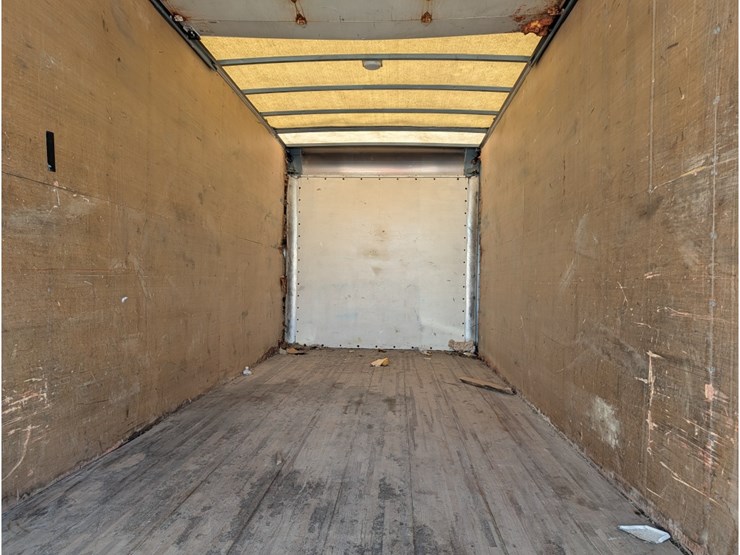 2015-isuzu-npr-image-9