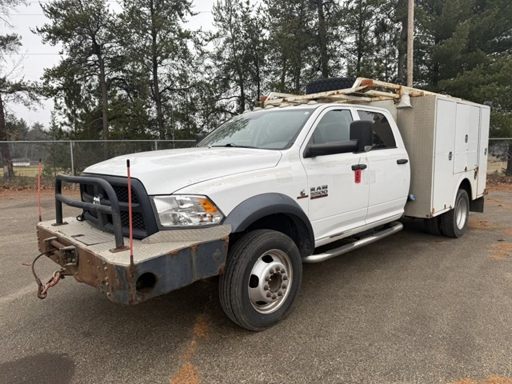 #1830-•-2015-ram-5500-4x4-service-truck-image-2