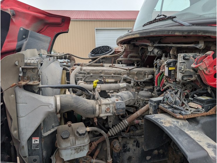 2015-freightliner-114sd-image-21