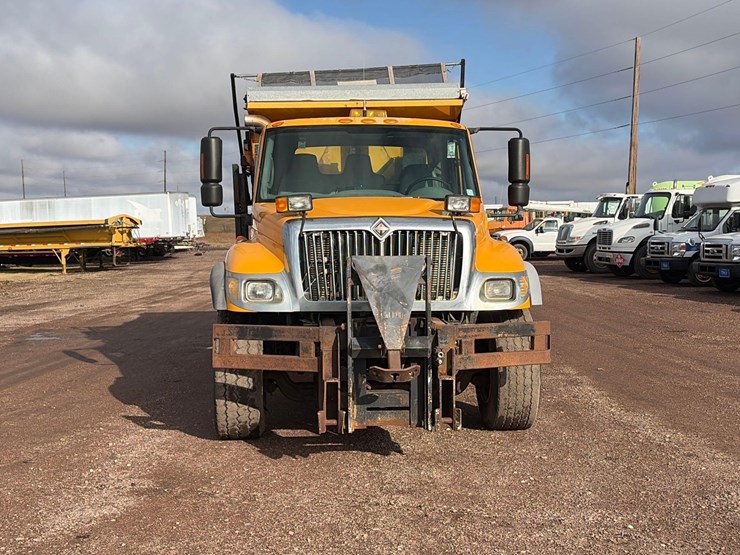 international-7400-image-7