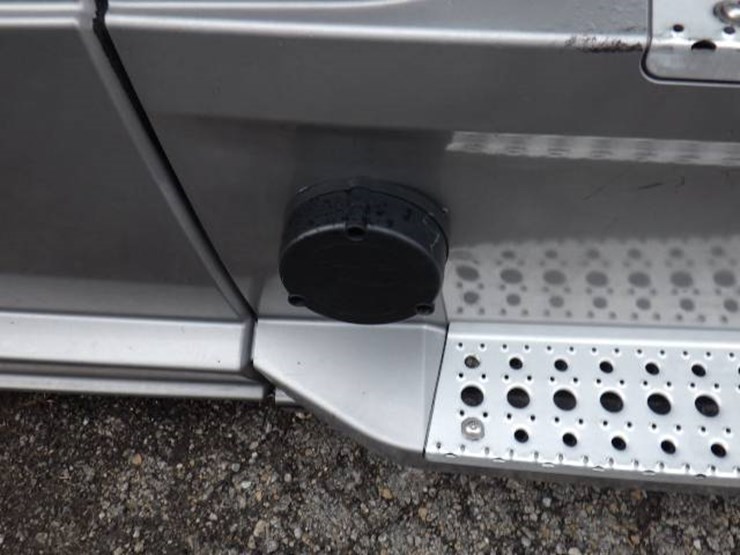 2019-freightliner-cascadia-126-image-6