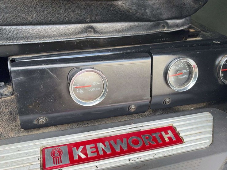 2017-kenworth-t880-image-68