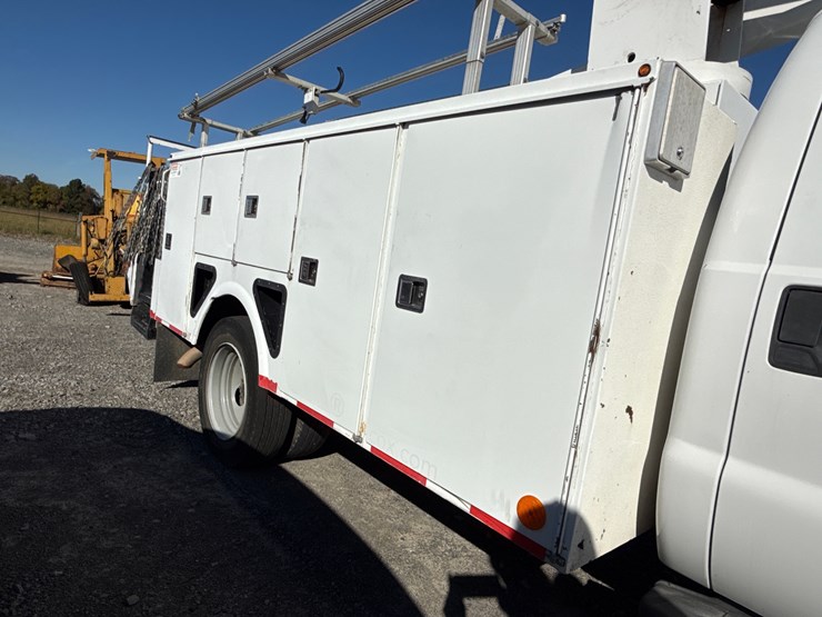 2012-ford-f550-image-16