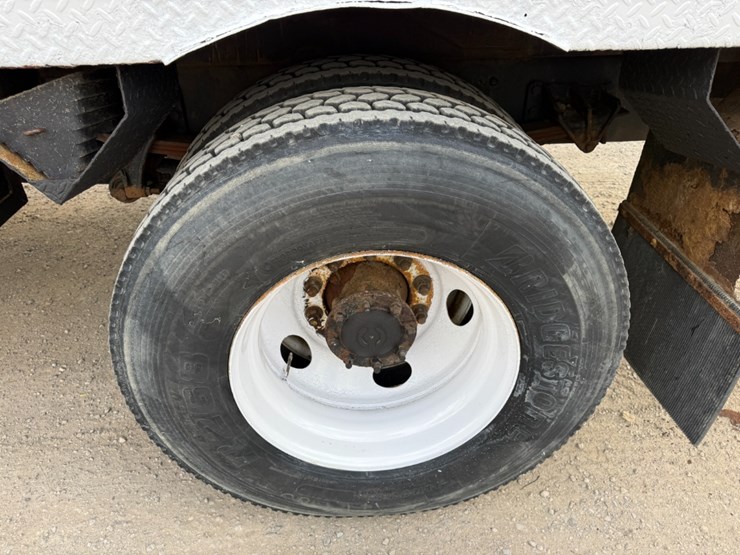 2013-ford-f750-image-12