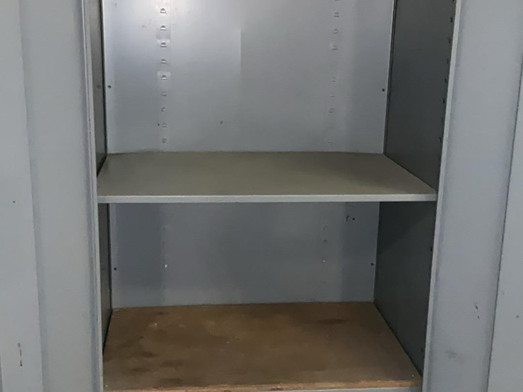 #573-•-metal-storage-cabinet-image-4