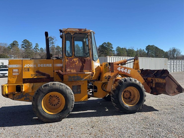 john-deere-444-image-6