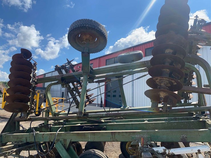 john-deere-235-image-13