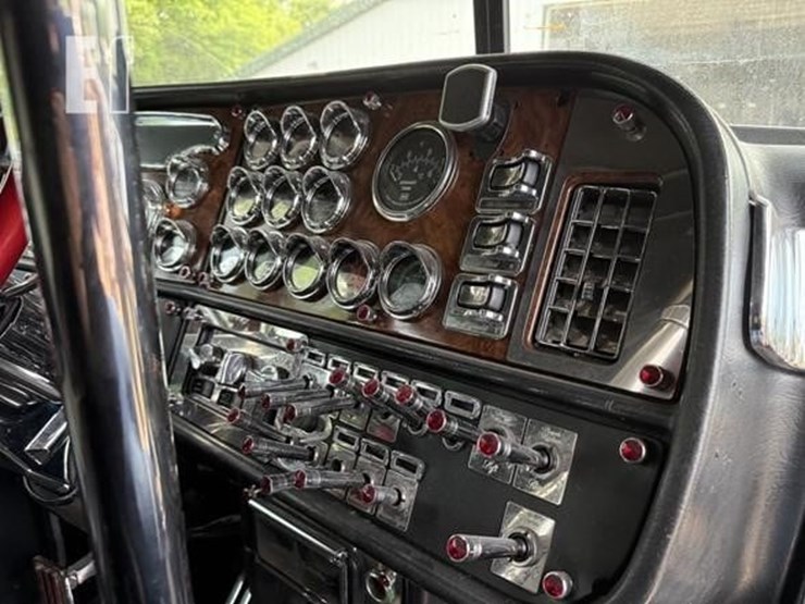 2002-peterbilt-379-image-33