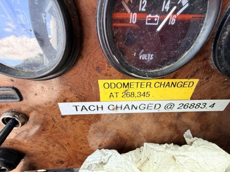 peterbilt-330-image-14