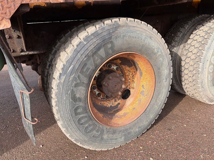 international-7400-image-45