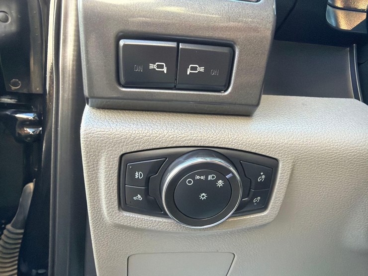 2021-ford-f350-image-22