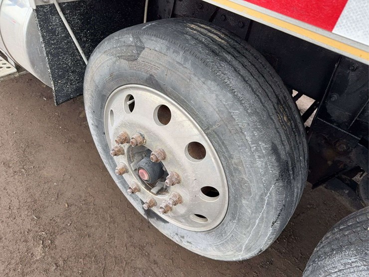 2010-kenworth-t800-image-14