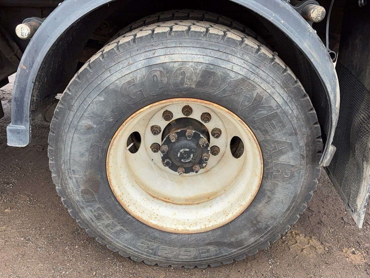 2004-international-7400-image-6