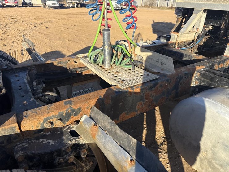 2008-peterbilt-388-image-47