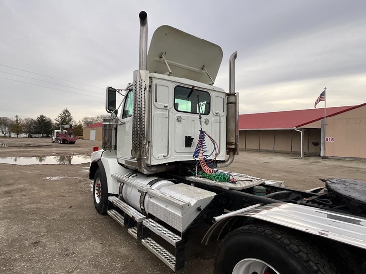 2015-western-star-4900sa-image-15