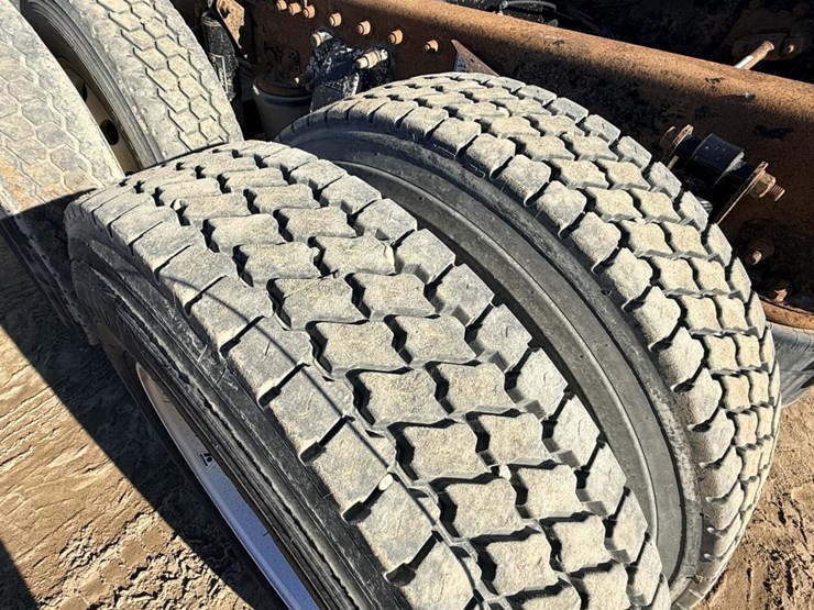 2007-freightliner-columbia-120-image-76