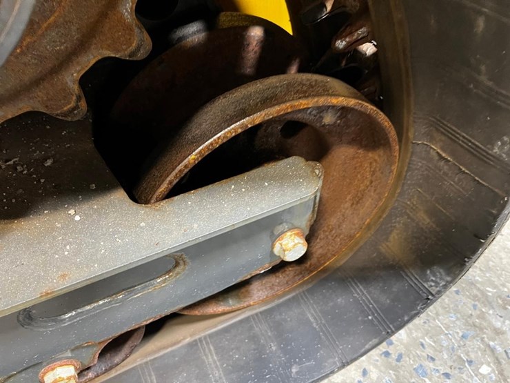 2022-deere-331g-image-15