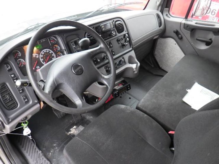 freightliner-m2-106-image-14