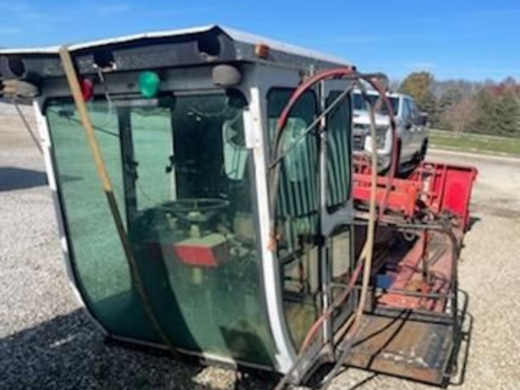 gleaner-combine-cab-image-2