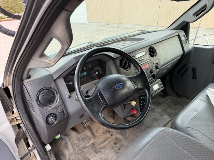 2013-ford-f750-image-21