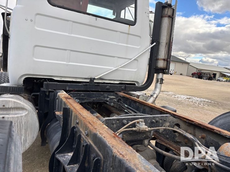 1986-mack-rd686-image-40