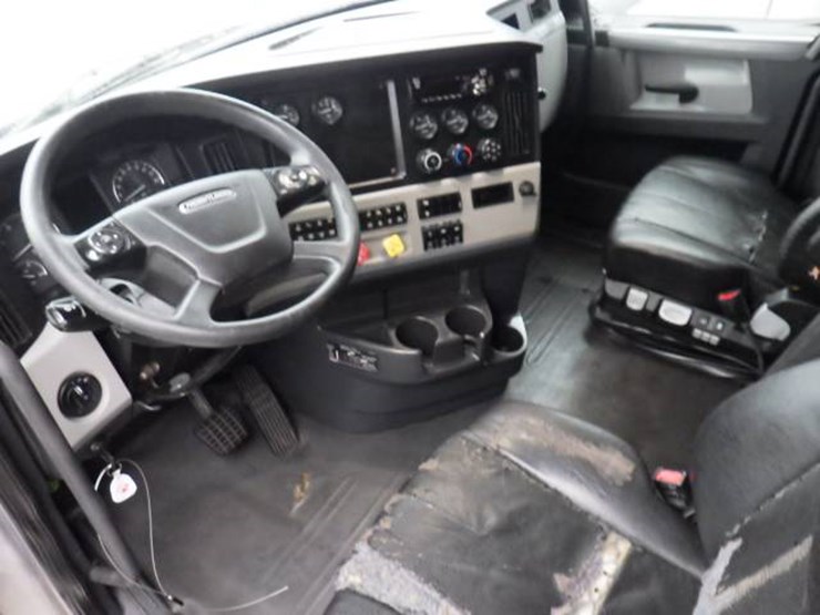 freightliner-cascadia-126-image-22