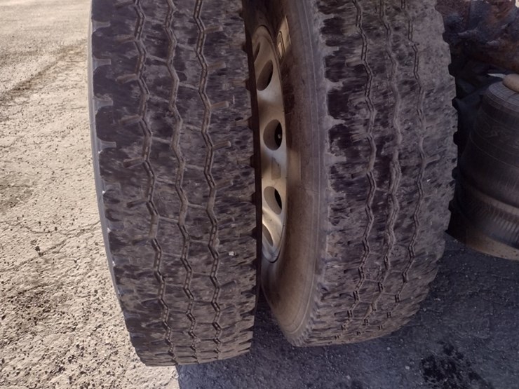 peterbilt-388-image-32