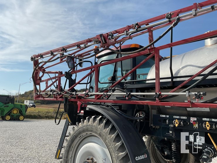 case-ih-patriot-3330-image-31