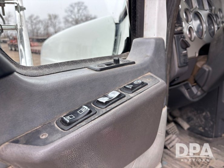 2017-mack-pinnacle-chu613-image-70