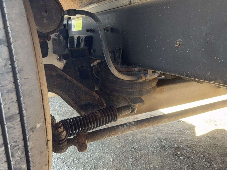 2010-international-lf517-lone-star-dump-truck-image-8