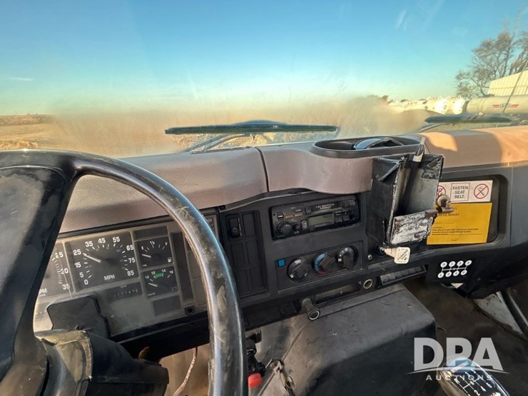 international-4700-image-38