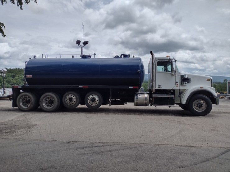 freightliner-122sd-image-3