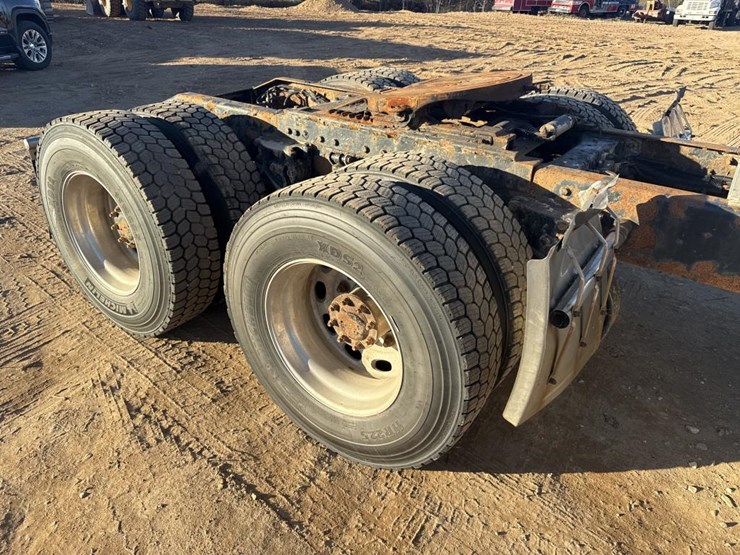 2008-peterbilt-388-image-33