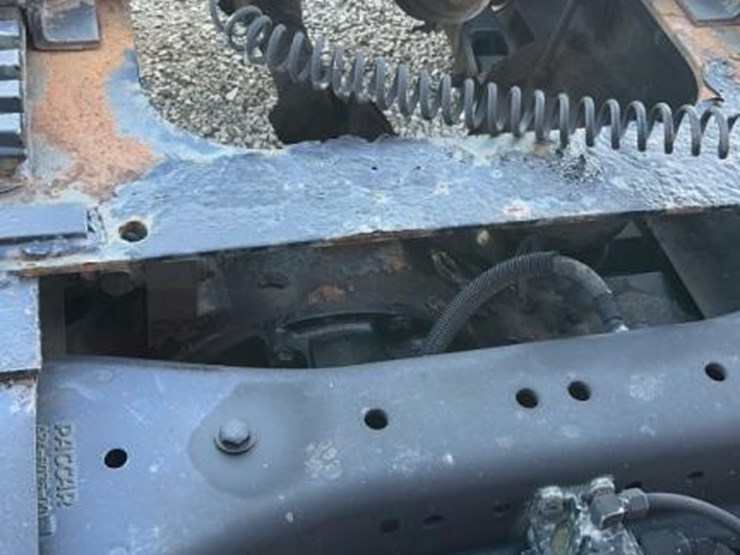 2012-peterbilt-587-image-13