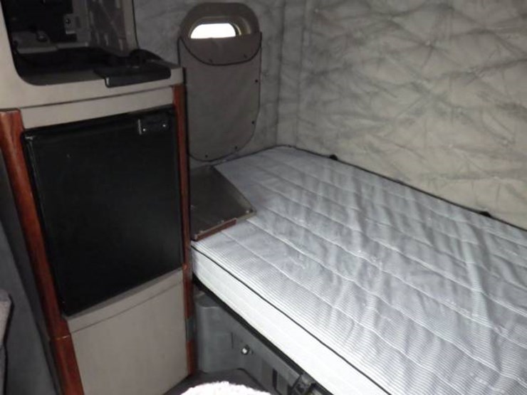 freightliner-cascadia-125-image-21