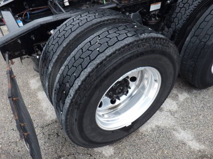 freightliner-cascadia-125-image-14