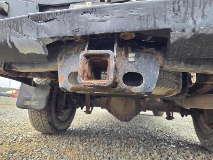 2011-gmc-2500-image-29