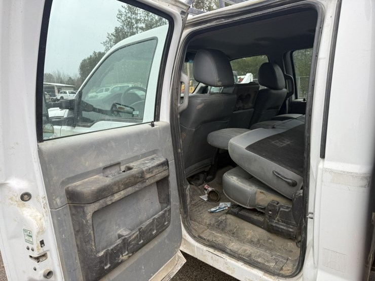 2011-ford-f550-image-29