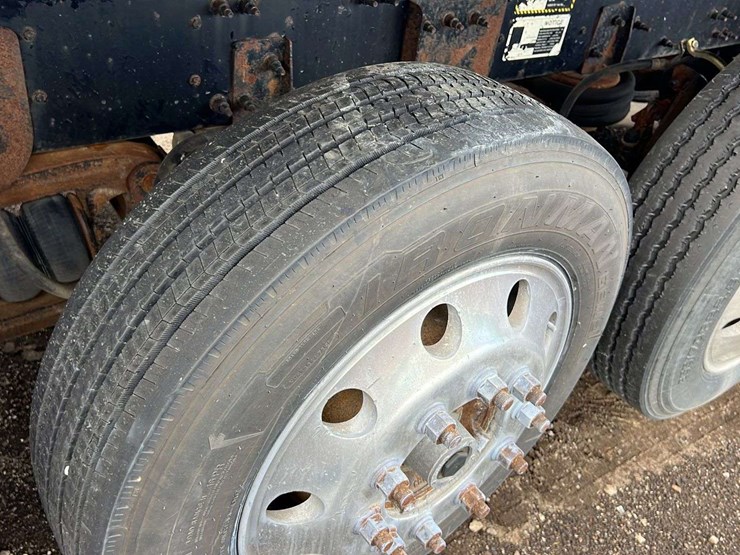 2018-mack-gu-granite-6-axle-dump-truck-image-8