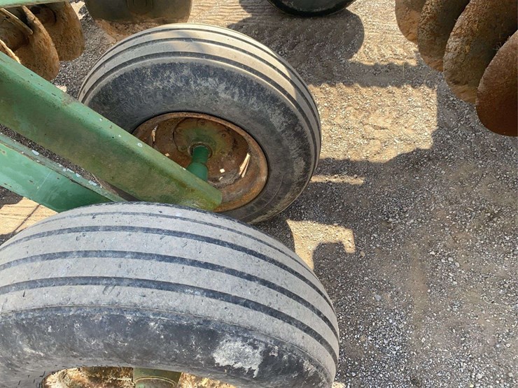 john-deere-235-image-9